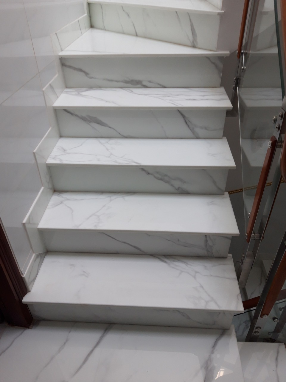 THI CÔNG LÁT BẬC TAM CẤP